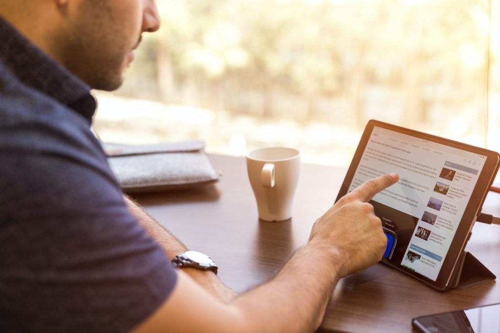 linkedin sales solutions UK1N66KUkMk unsplash scaled 1